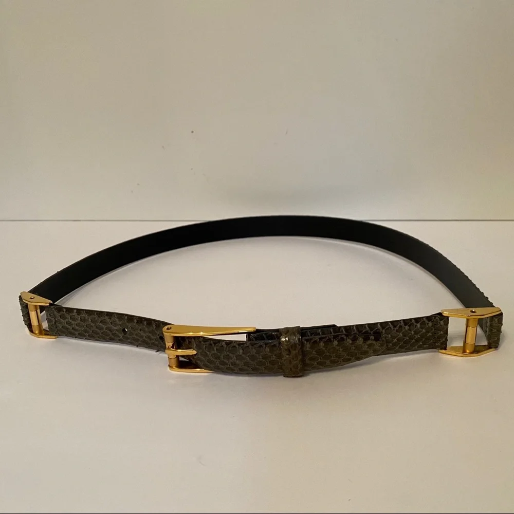 CARLISLE BELT SKINNY GRAY SNAKESKIN GOLD TONE BUCKLE Size M